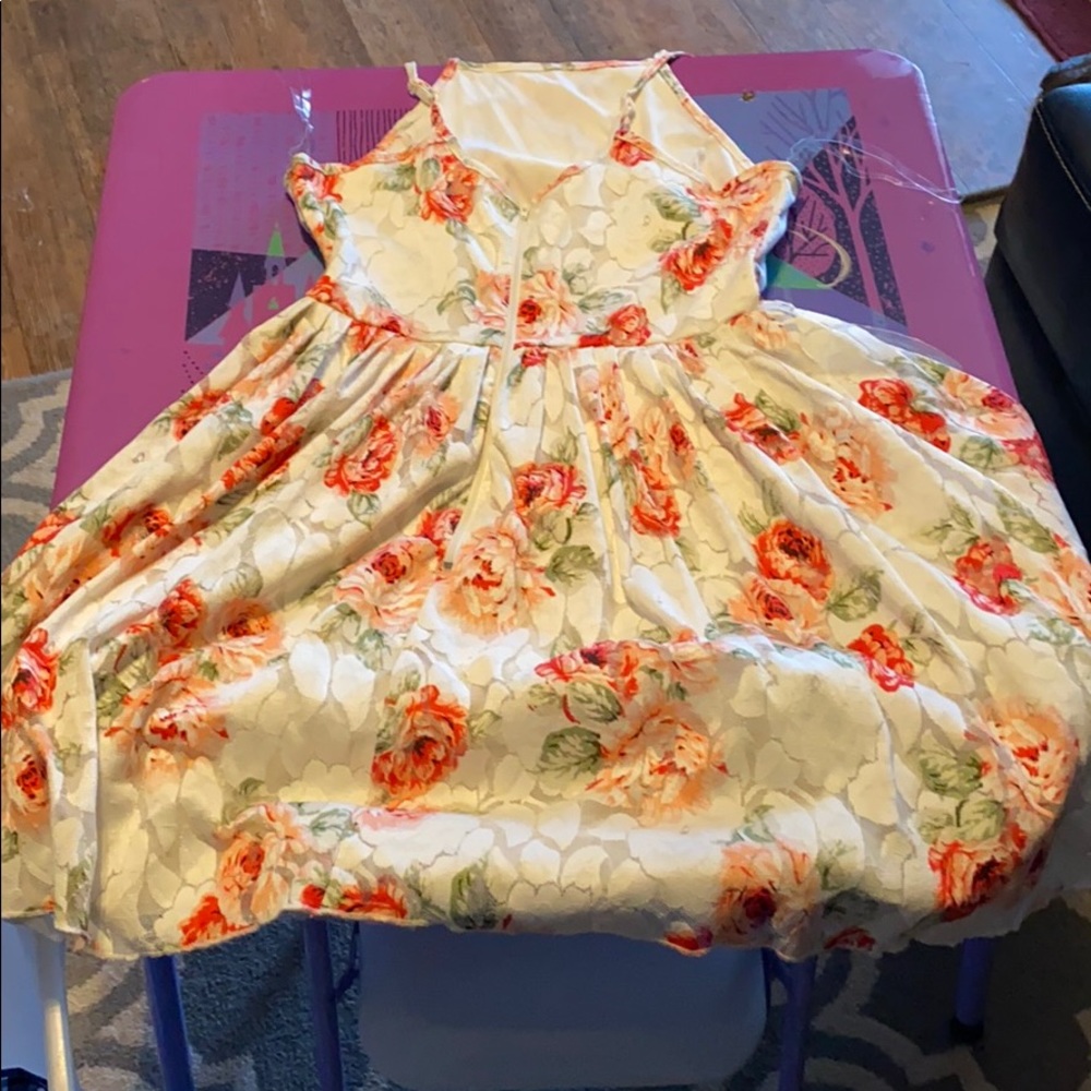 Dress - Picture 3 of 4